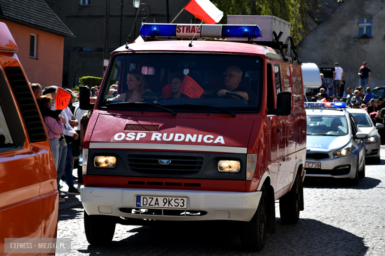 	Tradycja, dobry humor i tłumy uczestników. Barwny pochód pierwszomajowy w Srebrnej Górze