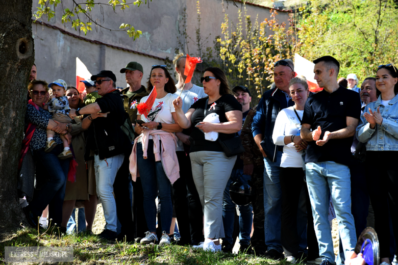	Tradycja, dobry humor i tłumy uczestników. Barwny pochód pierwszomajowy w Srebrnej Górze