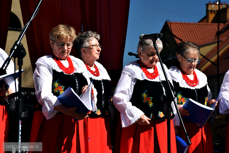 	Tradycja, dobry humor i tłumy uczestników. Barwny pochód pierwszomajowy w Srebrnej Górze