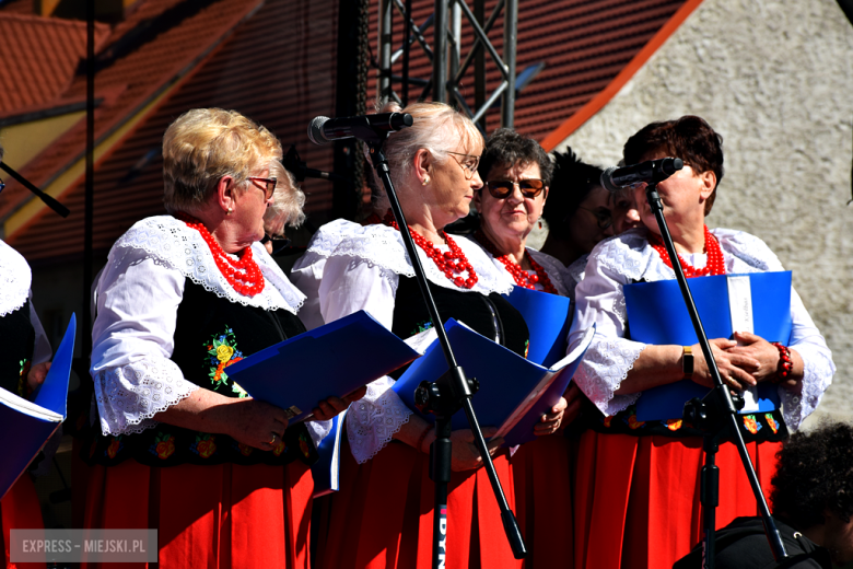 	Tradycja, dobry humor i tłumy uczestników. Barwny pochód pierwszomajowy w Srebrnej Górze