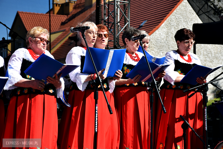	Tradycja, dobry humor i tłumy uczestników. Barwny pochód pierwszomajowy w Srebrnej Górze