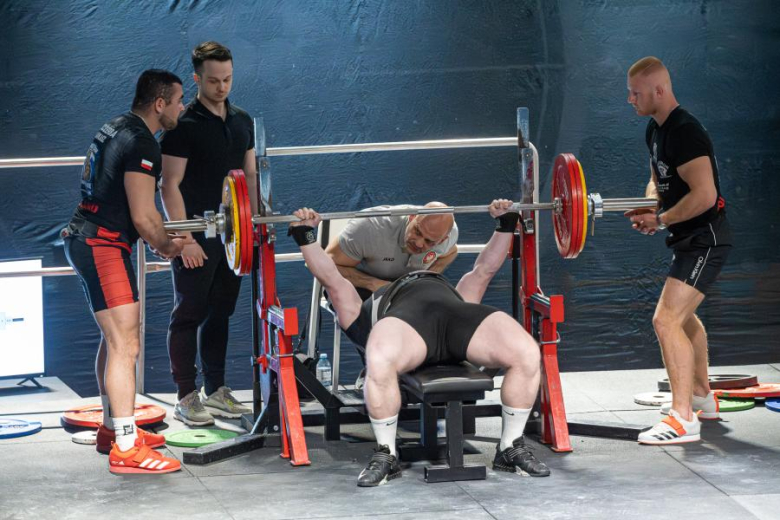 Otwarte Mistrzostwa Ząbkowic Śląskich w wyciskaniu sztangi leżąc [foto]