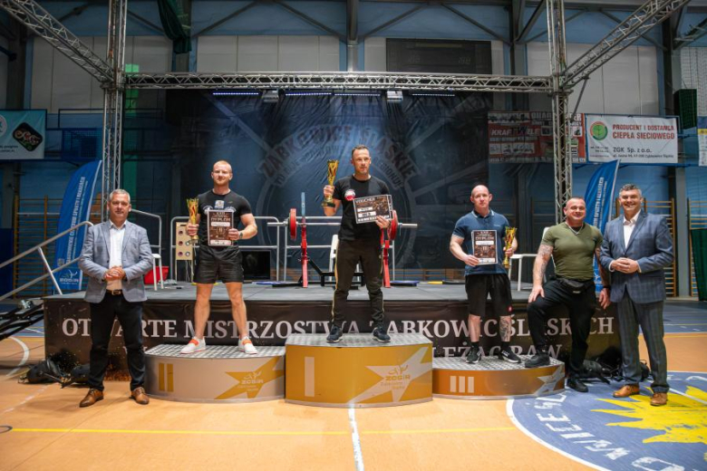 Otwarte Mistrzostwa Ząbkowic Śląskich w wyciskaniu sztangi leżąc [foto]