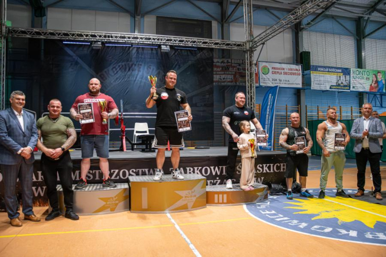 Otwarte Mistrzostwa Ząbkowic Śląskich w wyciskaniu sztangi leżąc [foto]