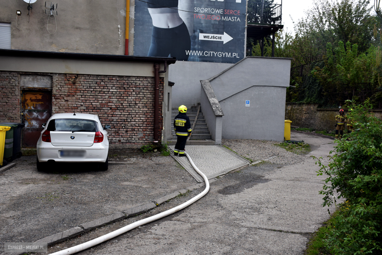 Pożar dachu na obiekcie siłowni