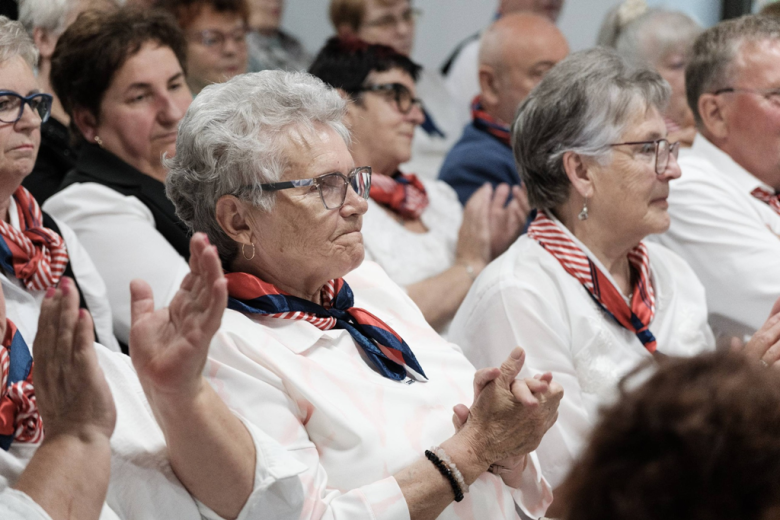 Seniorzy z kartami wstępu do Pałacu Marianny Orańskiej. „To miejsce należy do Was”