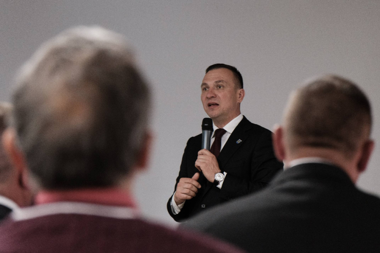 Seniorzy z kartami wstępu do Pałacu Marianny Orańskiej. „To miejsce należy do Was”