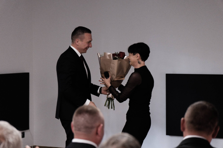 Seniorzy z kartami wstępu do Pałacu Marianny Orańskiej. „To miejsce należy do Was”