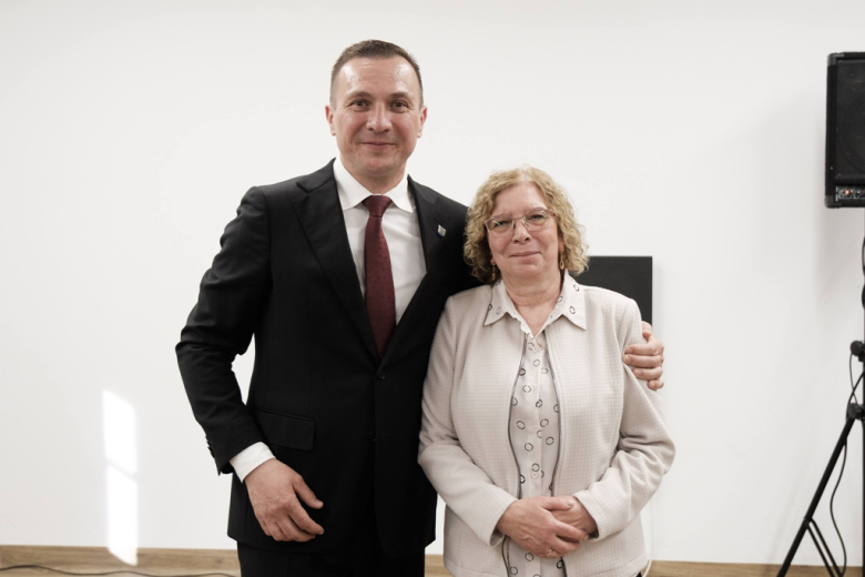Seniorzy z kartami wstępu do Pałacu Marianny Orańskiej. „To miejsce należy do Was”
