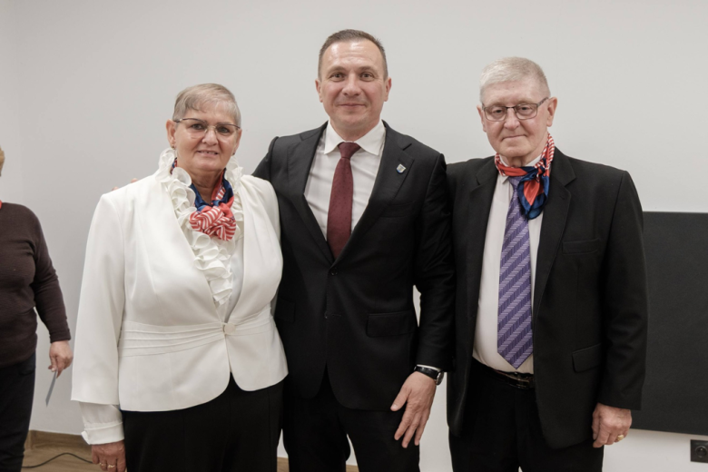 Seniorzy z kartami wstępu do Pałacu Marianny Orańskiej. „To miejsce należy do Was”