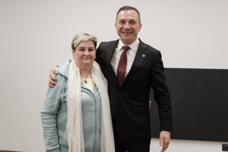 Seniorzy z kartami wstępu do Pałacu Marianny Orańskiej. „To miejsce należy do Was”