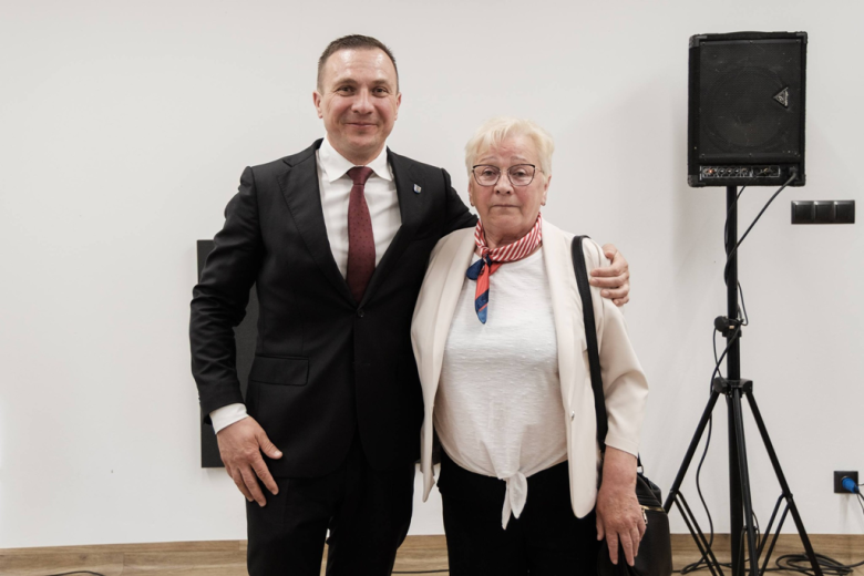 Seniorzy z kartami wstępu do Pałacu Marianny Orańskiej. „To miejsce należy do Was”