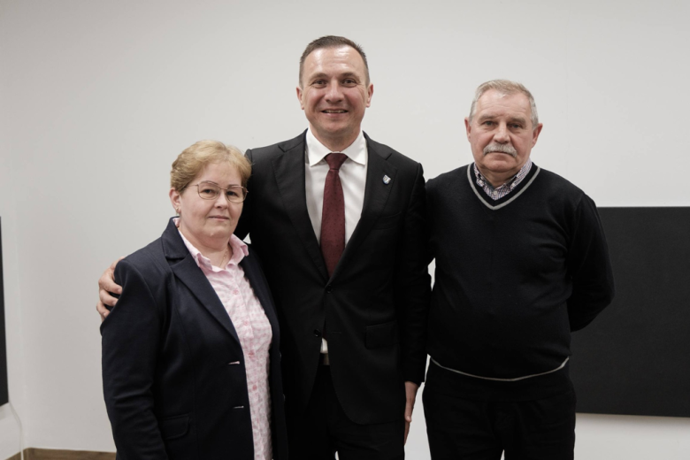 Seniorzy z kartami wstępu do Pałacu Marianny Orańskiej. „To miejsce należy do Was”
