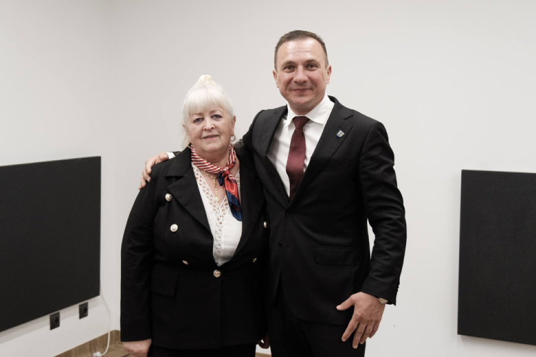 Seniorzy z kartami wstępu do Pałacu Marianny Orańskiej. „To miejsce należy do Was”
