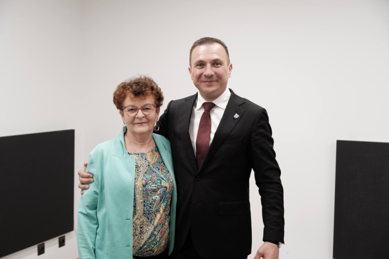 Seniorzy z kartami wstępu do Pałacu Marianny Orańskiej. „To miejsce należy do Was”