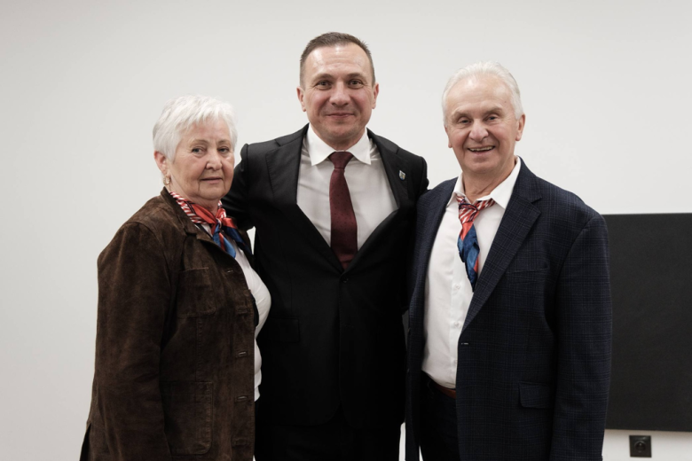 Seniorzy z kartami wstępu do Pałacu Marianny Orańskiej. „To miejsce należy do Was”