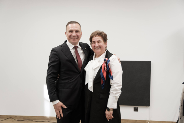 Seniorzy z kartami wstępu do Pałacu Marianny Orańskiej. „To miejsce należy do Was”