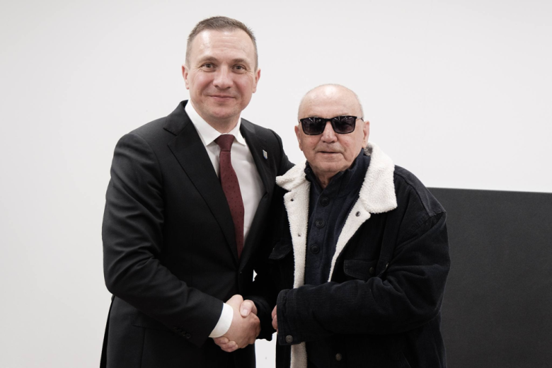 Seniorzy z kartami wstępu do Pałacu Marianny Orańskiej. „To miejsce należy do Was”