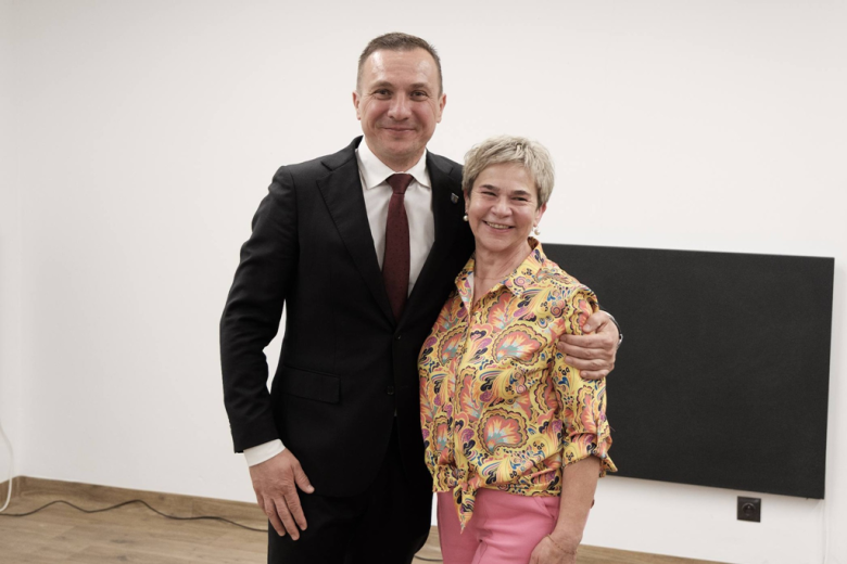 Seniorzy z kartami wstępu do Pałacu Marianny Orańskiej. „To miejsce należy do Was”