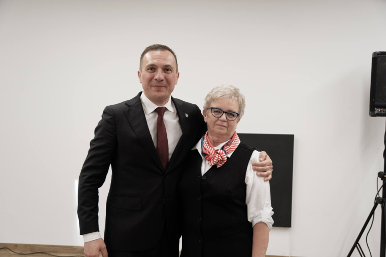 Seniorzy z kartami wstępu do Pałacu Marianny Orańskiej. „To miejsce należy do Was”