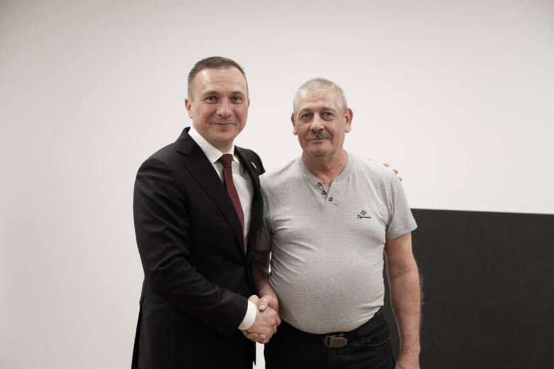 Seniorzy z kartami wstępu do Pałacu Marianny Orańskiej. „To miejsce należy do Was”