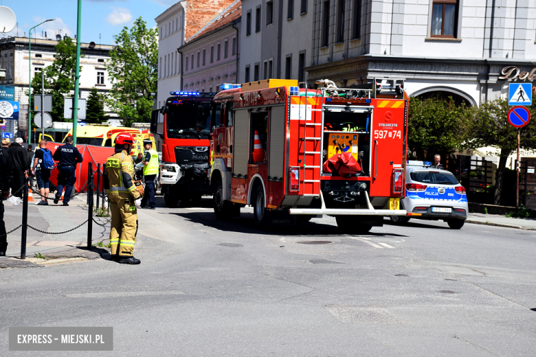Tragiczny wypadek w Ząbkowicach Śląskich: Fiat uderzył w budynek, zginęła 73-letnia kobieta