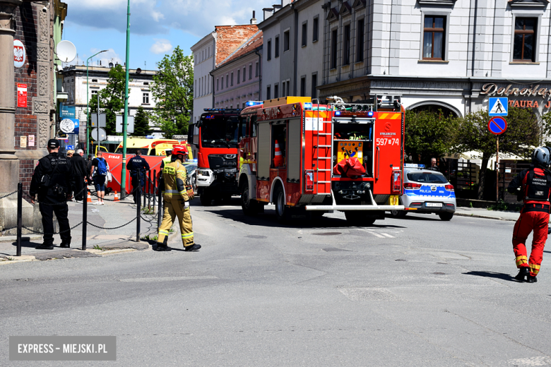 Tragiczny wypadek w Ząbkowicach Śląskich: Fiat uderzył w budynek, zginęła 73-letnia kobieta