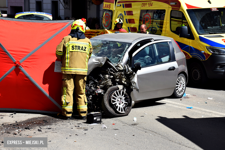 Tragiczny wypadek w Ząbkowicach Śląskich: Fiat uderzył w budynek, zginęła 73-letnia kobieta