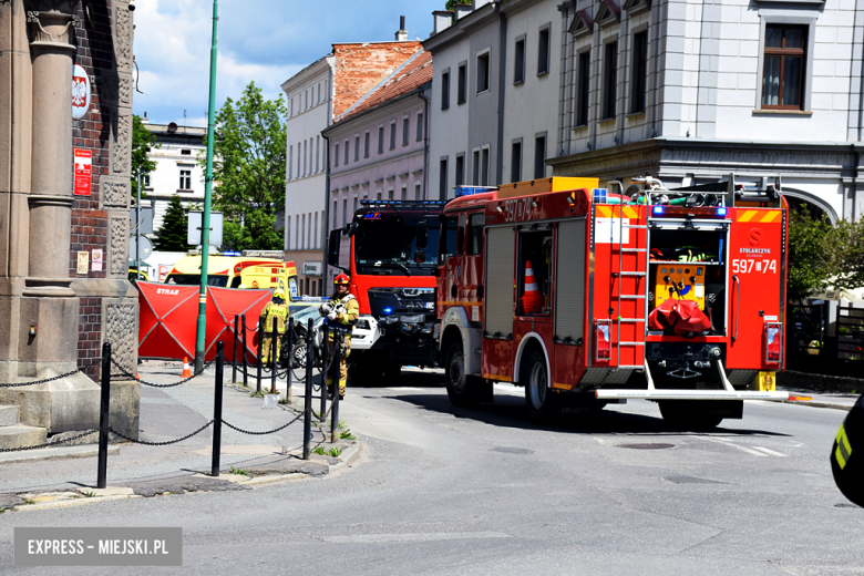 Tragiczny wypadek w Ząbkowicach Śląskich: Fiat uderzył w budynek, zginęła 73-letnia kobieta