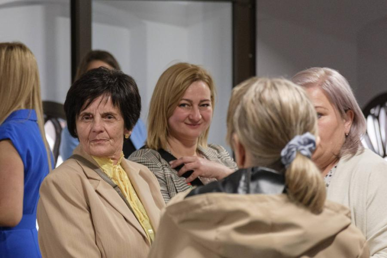 Koła Gospodyń Wiejskich z kartami wstępu do Pałacu Marianny Orańskiej