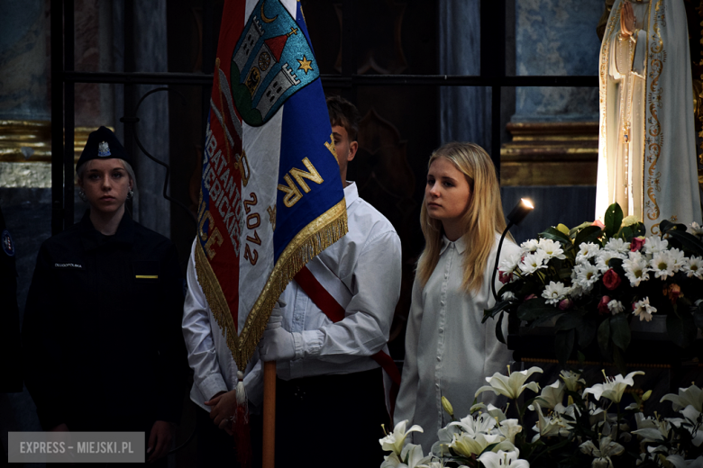 Nowy sztandar, kapsuła czasu i spotkania absolwentów. Szkoła w Henrykowie świętowała 80-lecie