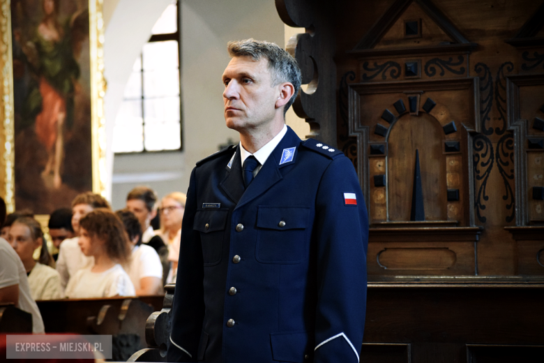 Nowy sztandar, kapsuła czasu i spotkania absolwentów. Szkoła w Henrykowie świętowała 80-lecie