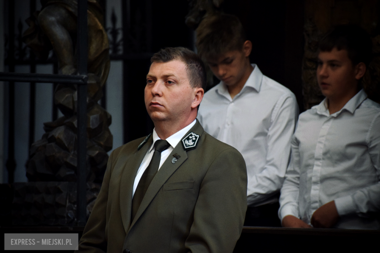 Nowy sztandar, kapsuła czasu i spotkania absolwentów. Szkoła w Henrykowie świętowała 80-lecie