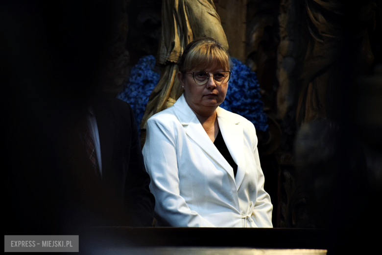 Nowy sztandar, kapsuła czasu i spotkania absolwentów. Szkoła w Henrykowie świętowała 80-lecie