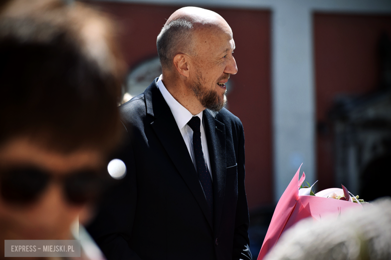 Nowy sztandar, kapsuła czasu i spotkania absolwentów. Szkoła w Henrykowie świętowała 80-lecie