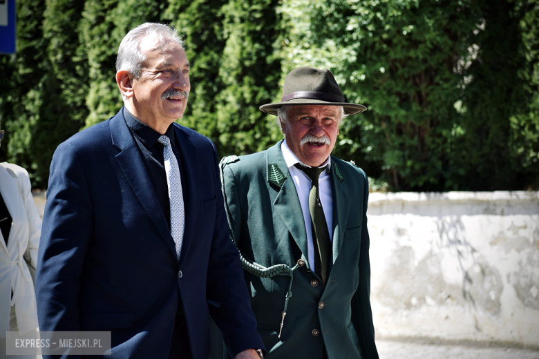 Nowy sztandar, kapsuła czasu i spotkania absolwentów. Szkoła w Henrykowie świętowała 80-lecie