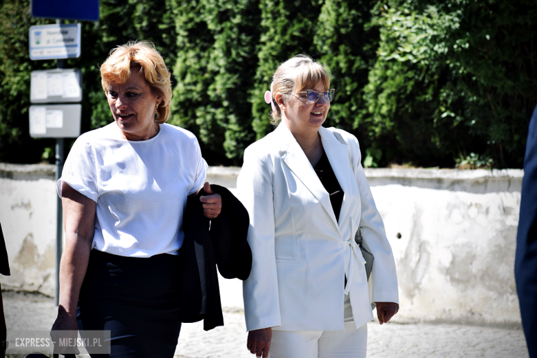 Nowy sztandar, kapsuła czasu i spotkania absolwentów. Szkoła w Henrykowie świętowała 80-lecie