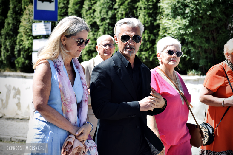 Nowy sztandar, kapsuła czasu i spotkania absolwentów. Szkoła w Henrykowie świętowała 80-lecie