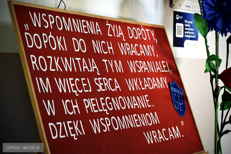 Nowy sztandar, kapsuła czasu i spotkania absolwentów. Szkoła w Henrykowie świętowała 80-lecie