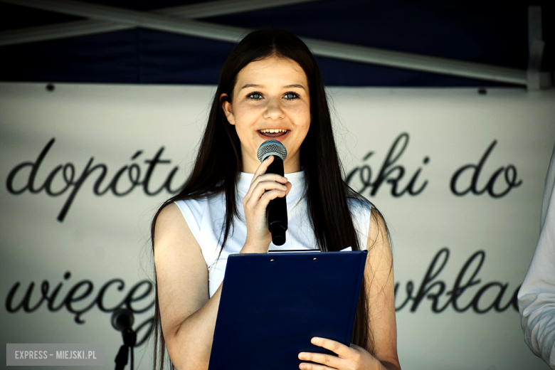 Nowy sztandar, kapsuła czasu i spotkania absolwentów. Szkoła w Henrykowie świętowała 80-lecie