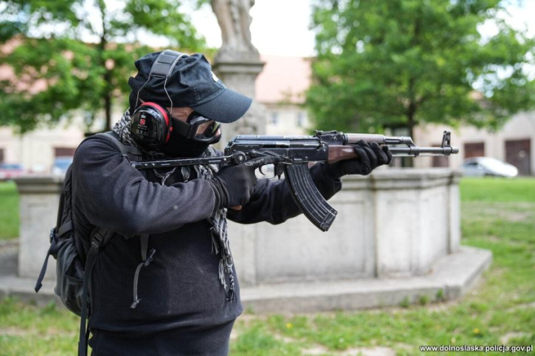 Antyterroryści, śmigłowce i zakładnicy. Spektakularne ćwiczenia służb w Henrykowie