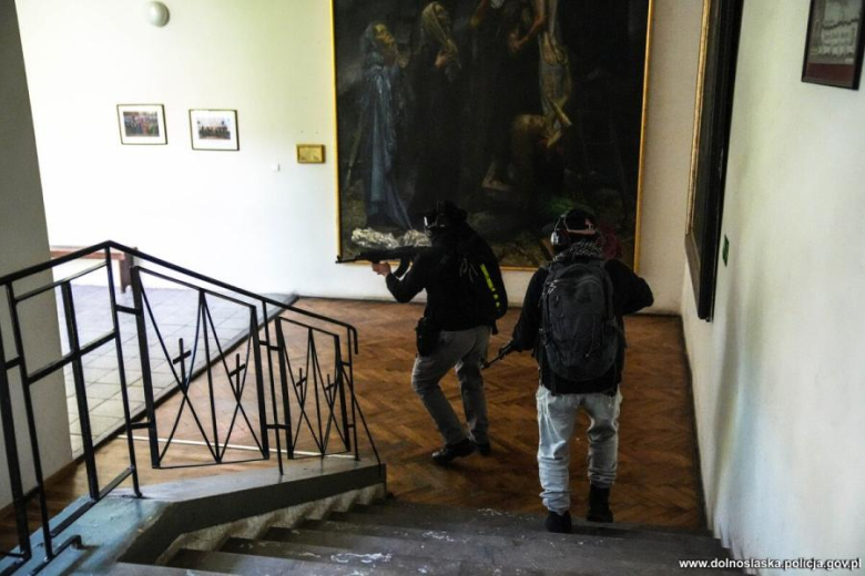 Antyterroryści, śmigłowce i zakładnicy. Spektakularne ćwiczenia służb w Henrykowie