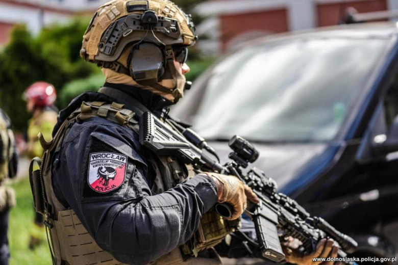 Antyterroryści, śmigłowce i zakładnicy. Spektakularne ćwiczenia służb w Henrykowie