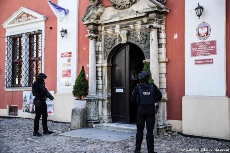 Antyterroryści, śmigłowce i zakładnicy. Spektakularne ćwiczenia służb w Henrykowie