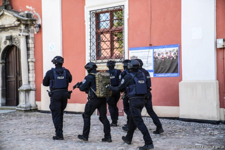 Antyterroryści, śmigłowce i zakładnicy. Spektakularne ćwiczenia służb w Henrykowie
