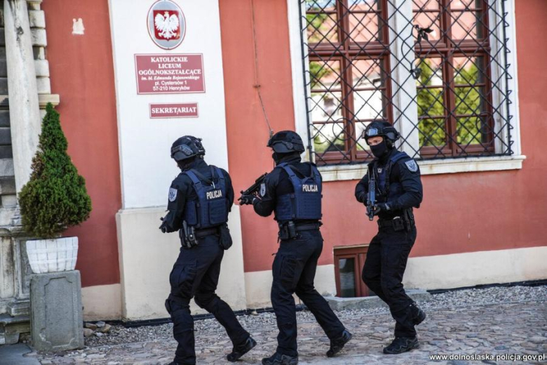 Antyterroryści, śmigłowce i zakładnicy. Spektakularne ćwiczenia służb w Henrykowie