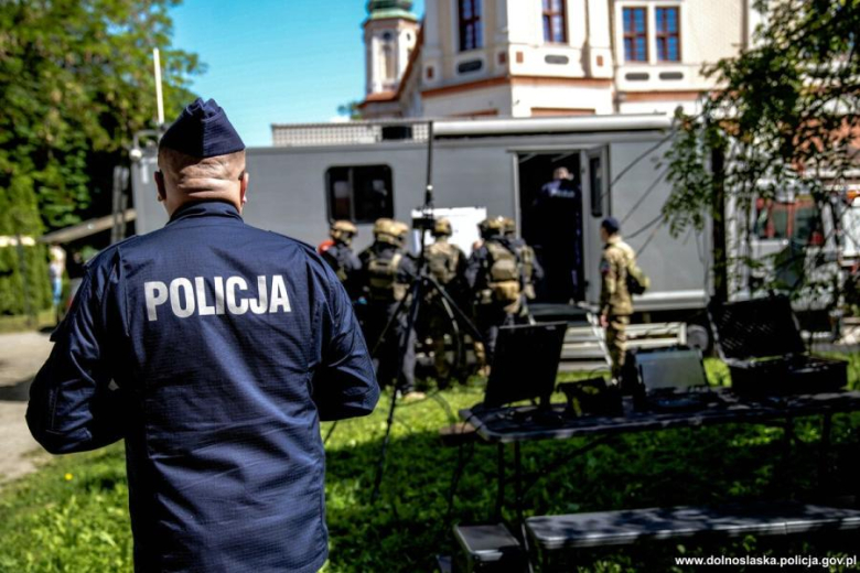 Antyterroryści, śmigłowce i zakładnicy. Spektakularne ćwiczenia służb w Henrykowie