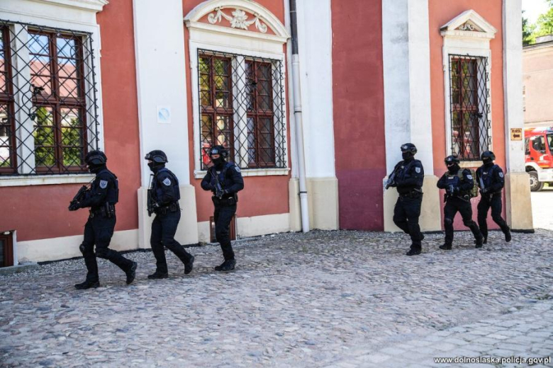 Antyterroryści, śmigłowce i zakładnicy. Spektakularne ćwiczenia służb w Henrykowie