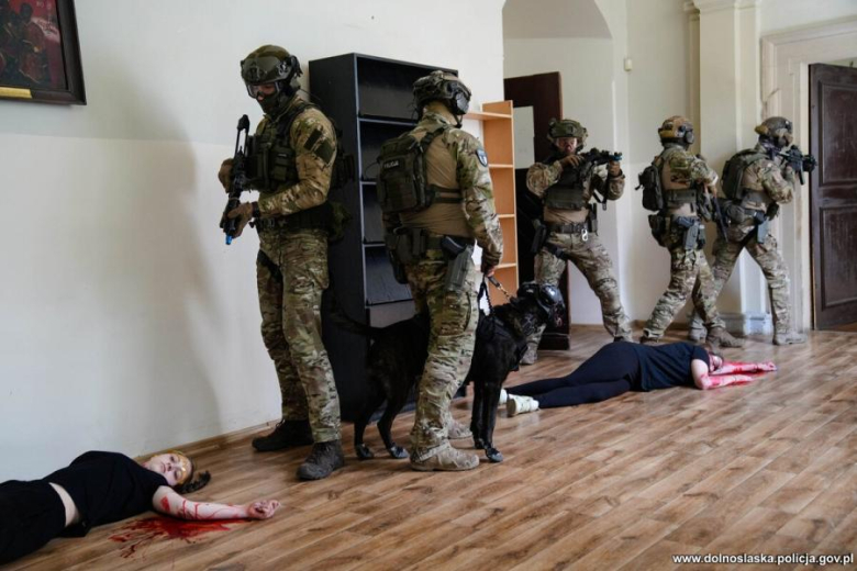 Antyterroryści, śmigłowce i zakładnicy. Spektakularne ćwiczenia służb w Henrykowie