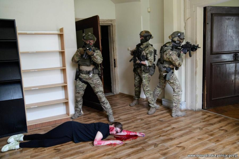 Antyterroryści, śmigłowce i zakładnicy. Spektakularne ćwiczenia służb w Henrykowie
